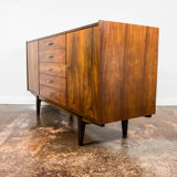 Buffet en noyer du milieu du siècle, années 1960