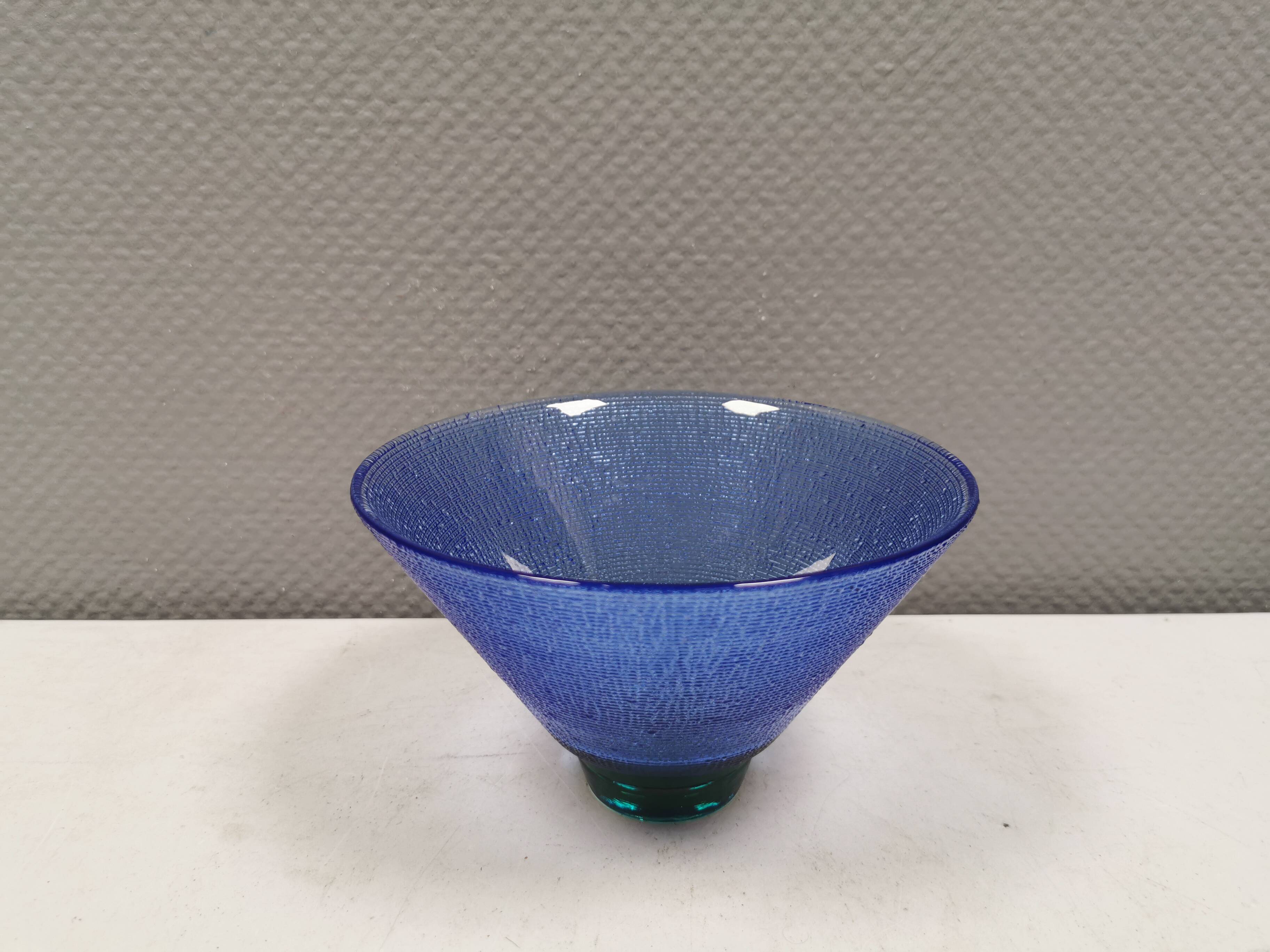 Glass bowl, by Lena Hansson for Hadeland glassworks Norway 1970s.