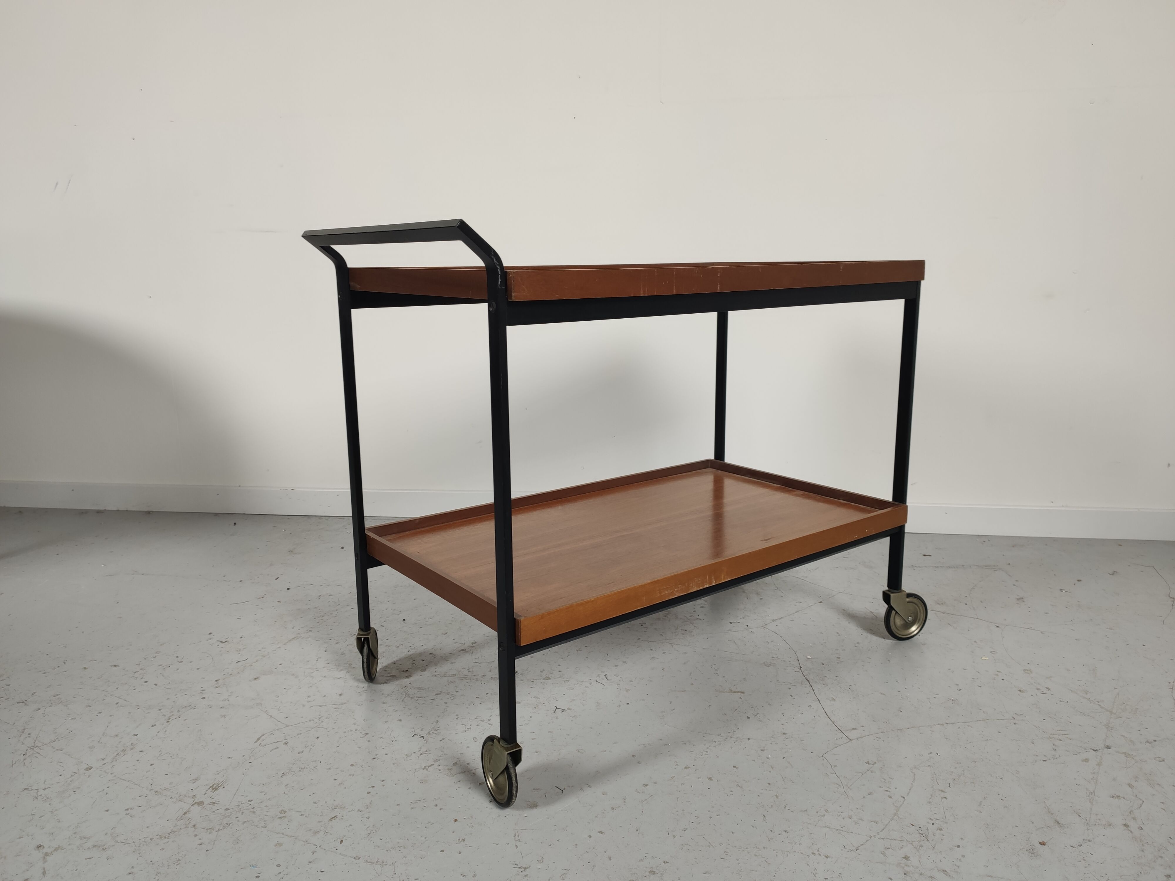 Scandinavian serving table 60/70