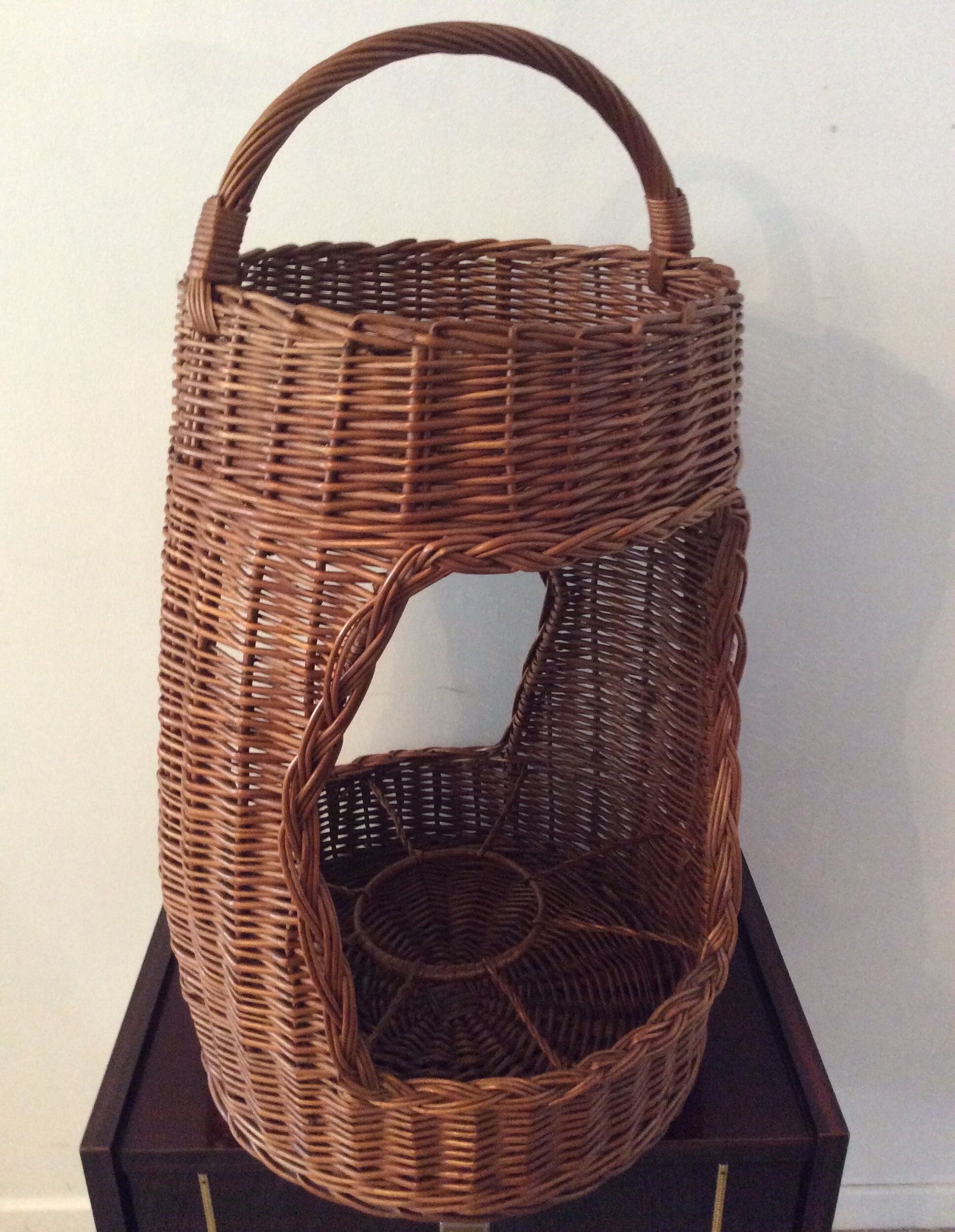 Vintage bar from the 70s in rattan and wicker