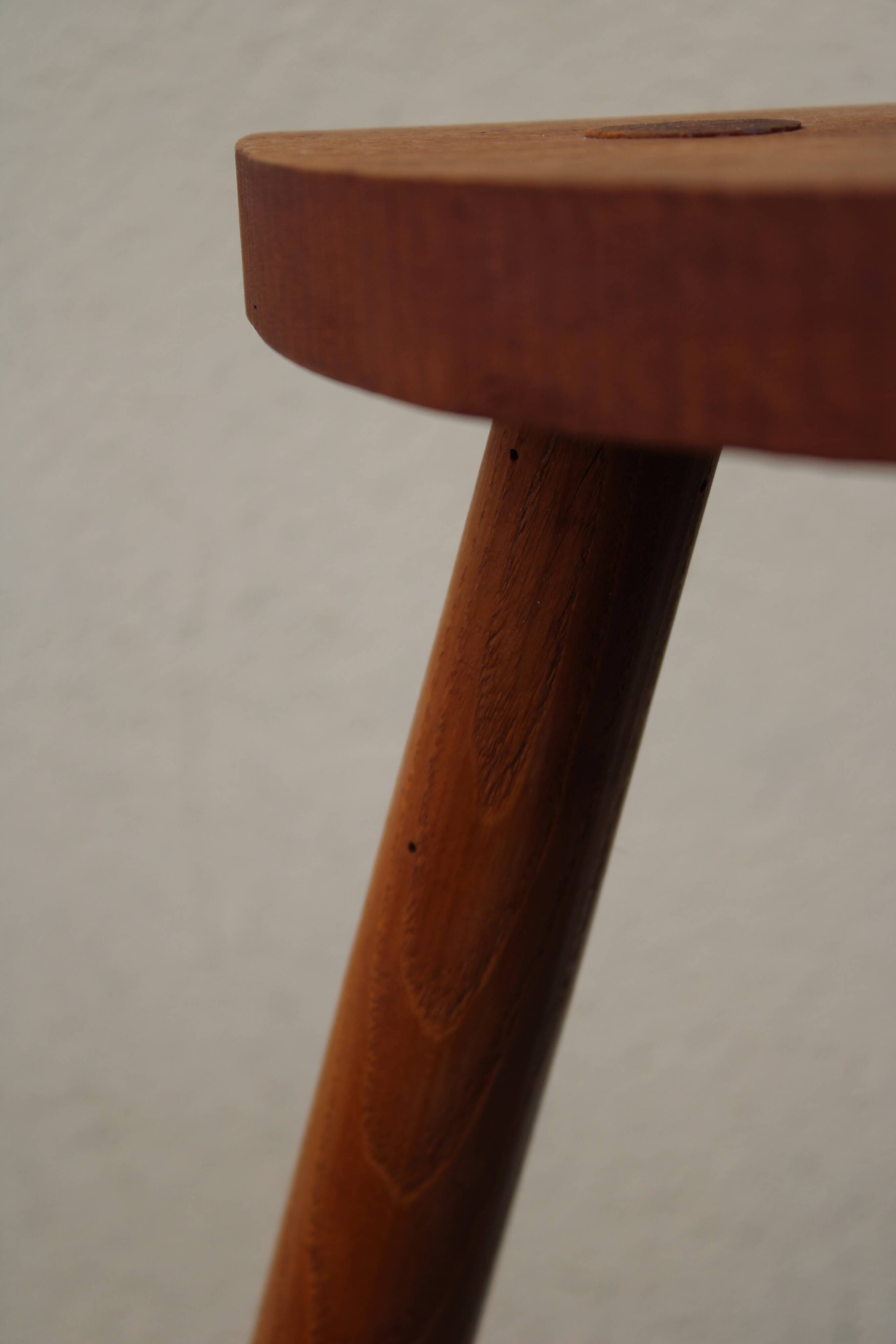 Tripod brutalist stool