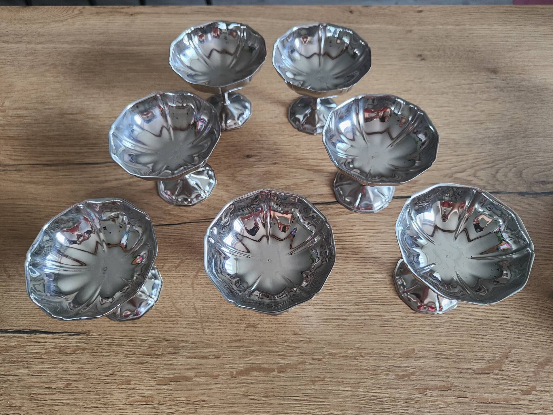 Set of 7 ice cream bowls