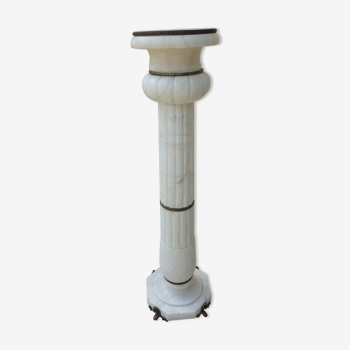 Column in alabaster and ancient luminous bronze