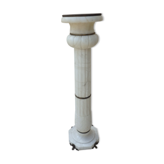 Column in alabaster and ancient luminous bronze