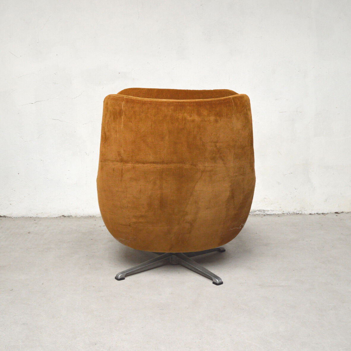 Velvet swivel armchair, 1970