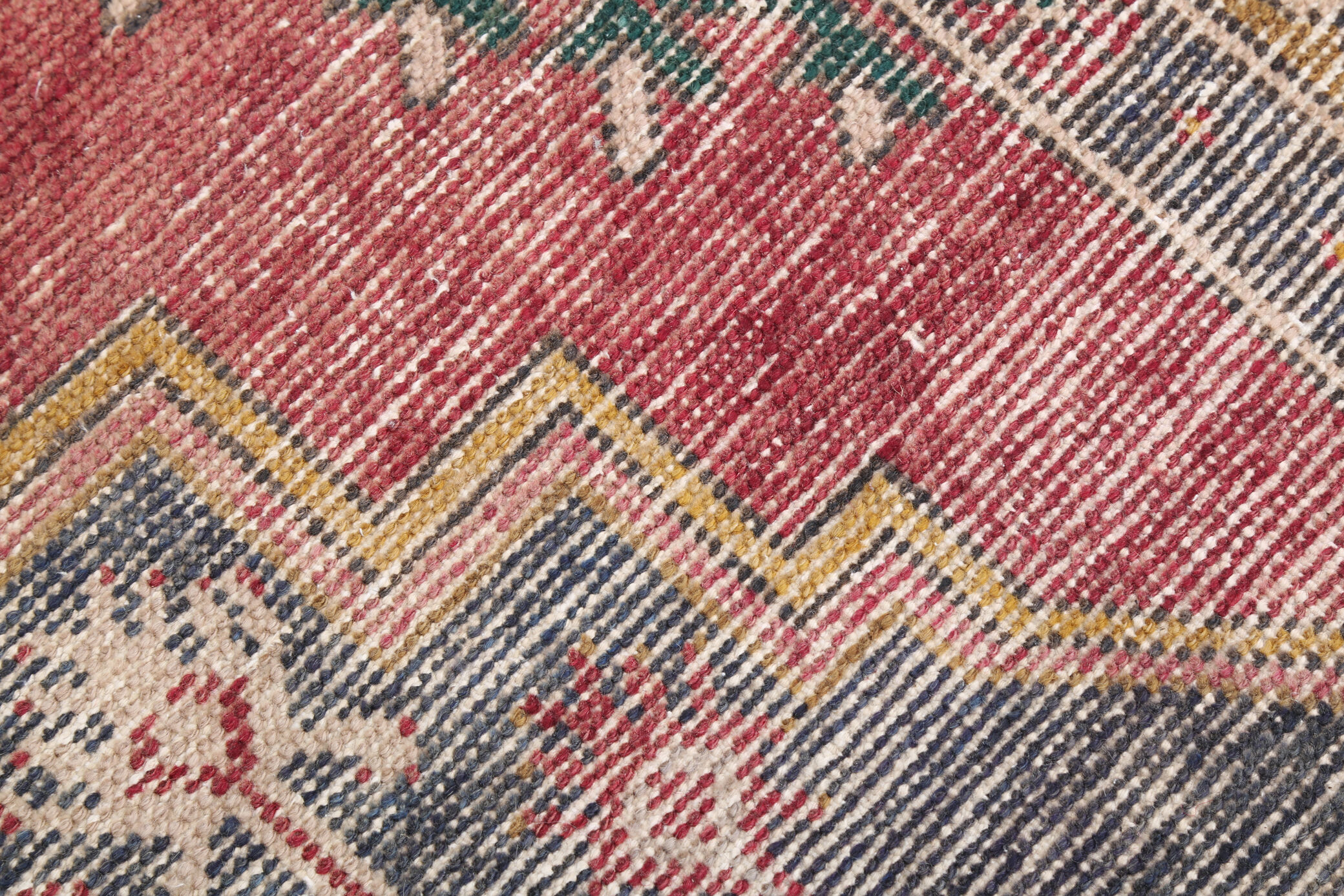 4x9 traditional hand-made vintage rug 284x134cm