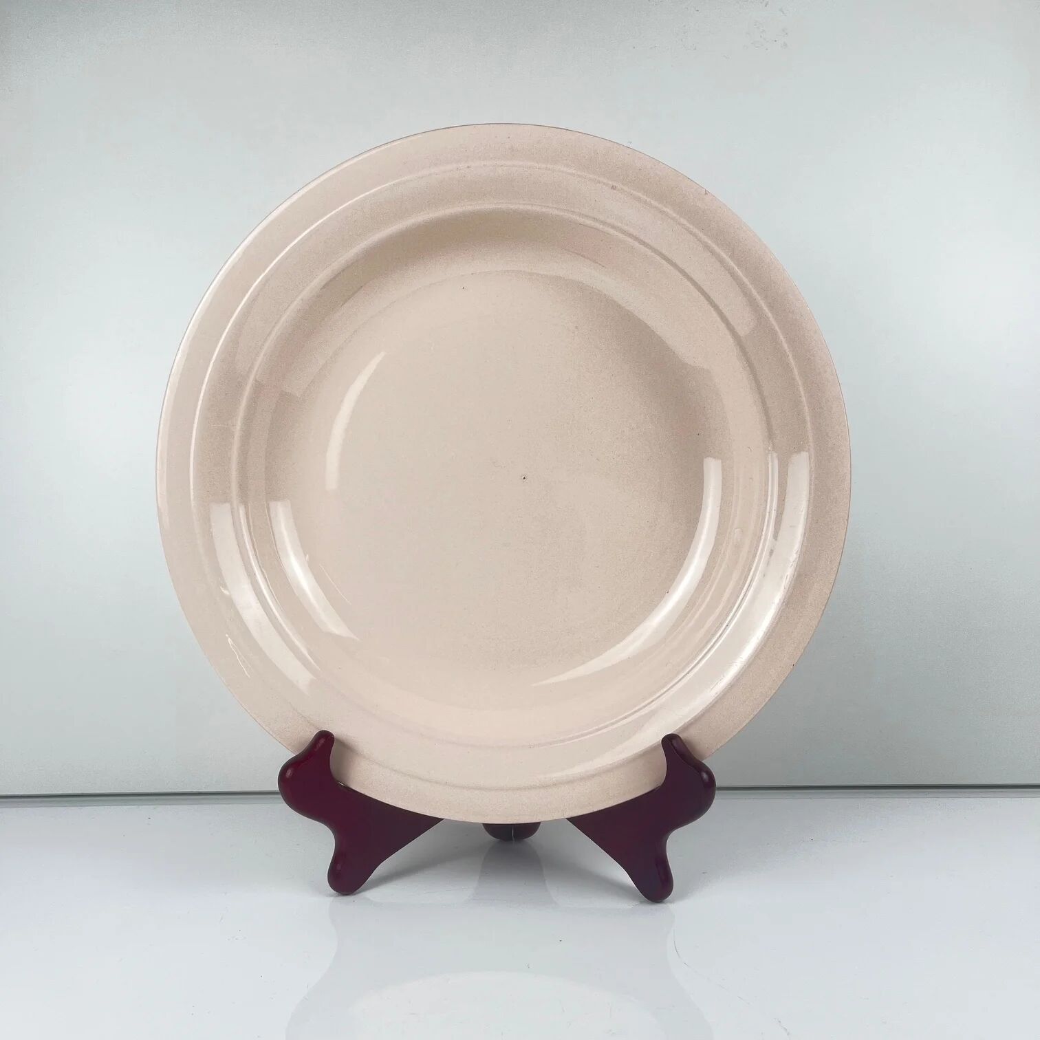 Pale pink hollow round plate St Amand, Céranor, 1940