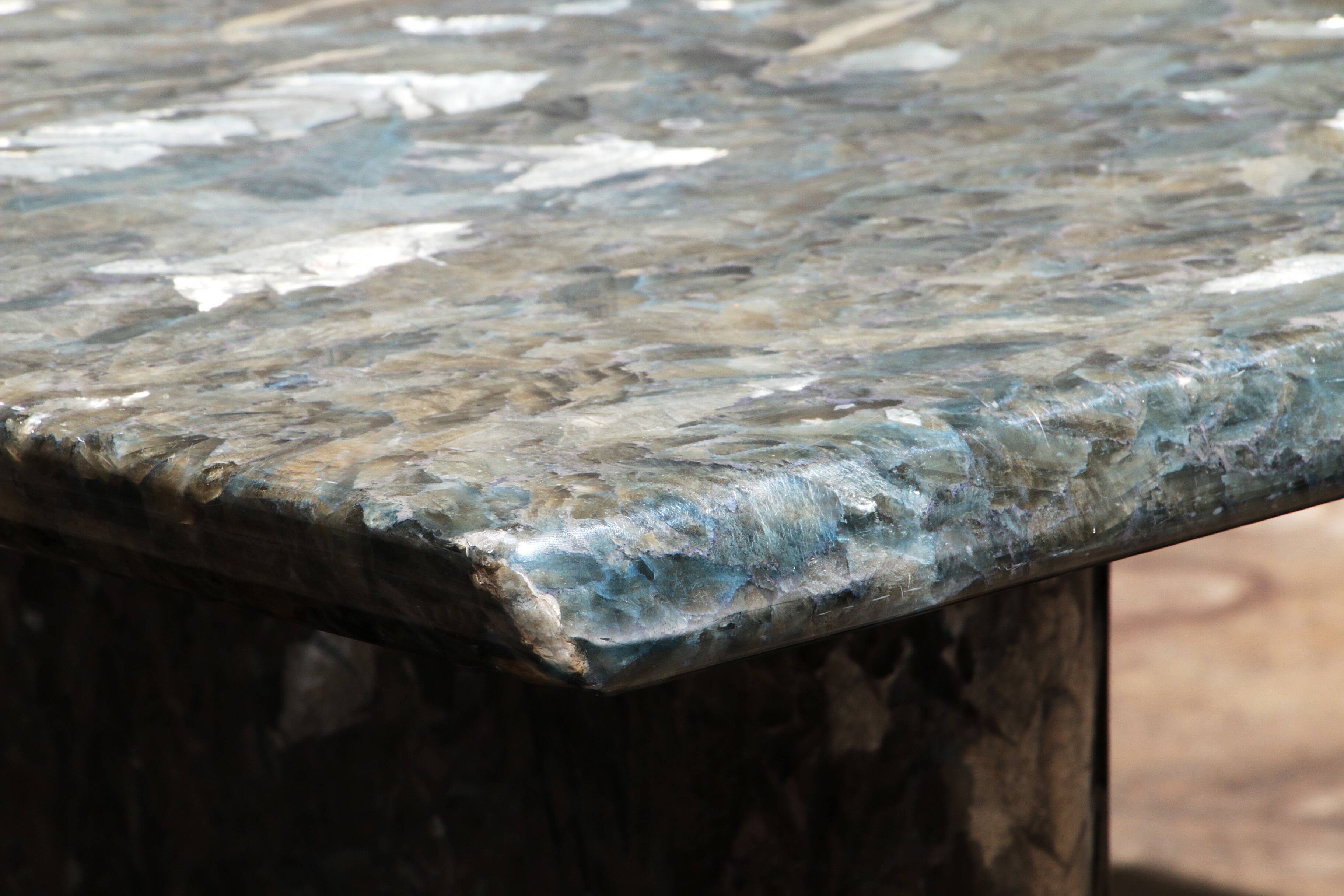 Table basse vintage en pierre naturelle italienne – Design élégant et long