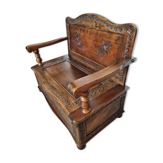 Chest bench