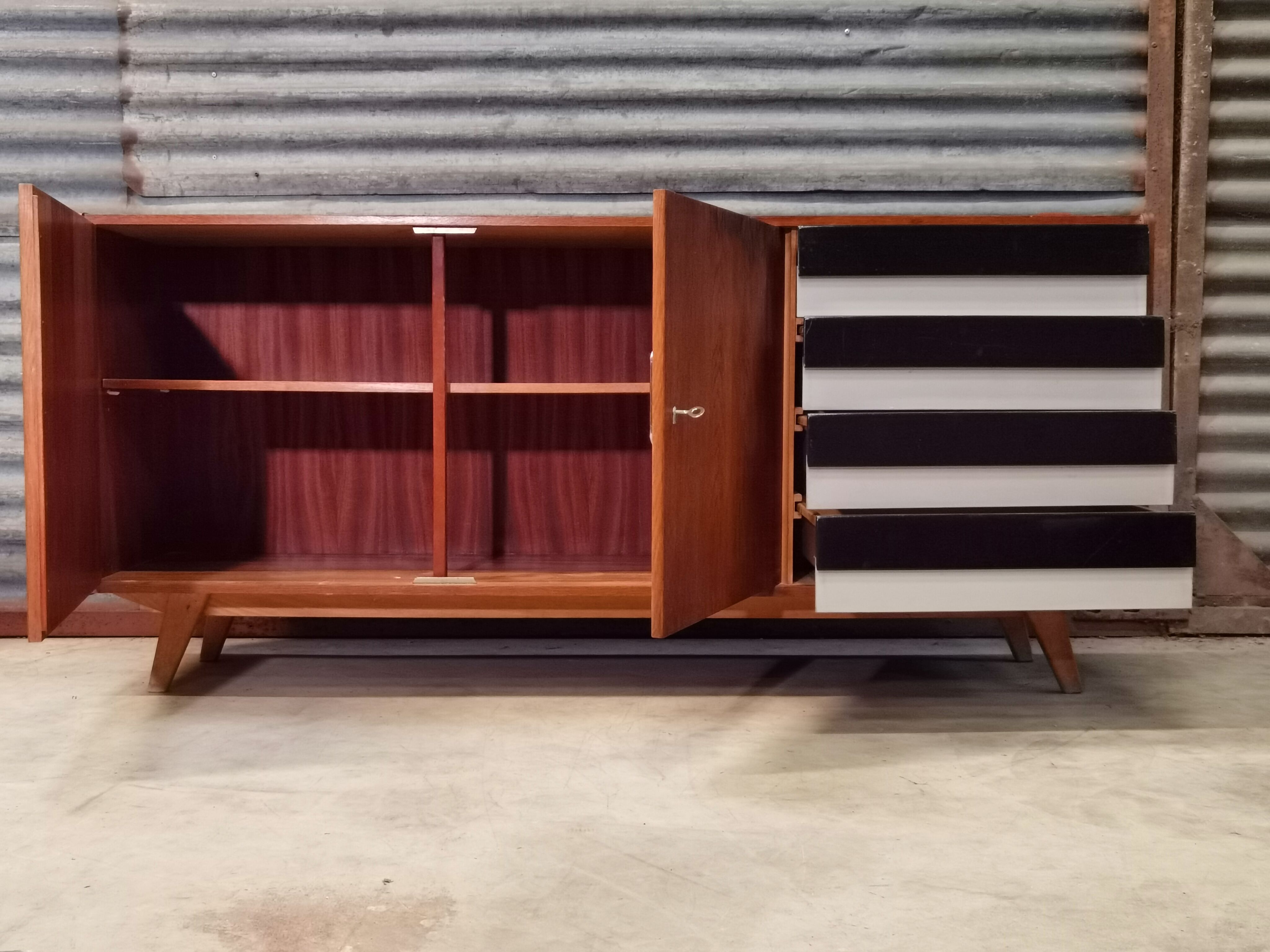 Enfilade U-460 de Jiri Jiroutek par Interier Praha