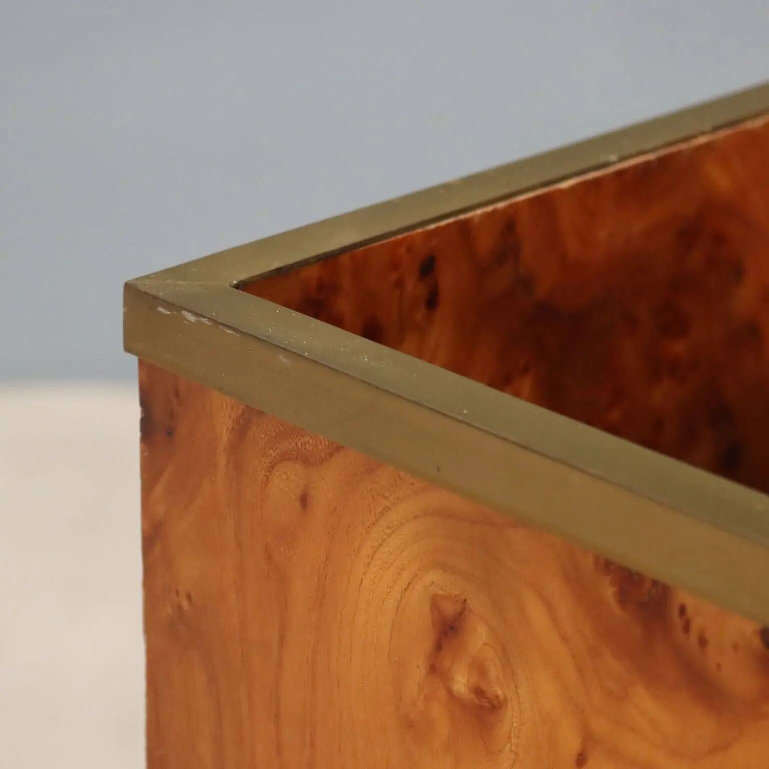 Vintage umbrella stand in burl wood and brass, Italy, 1970s-1980s.