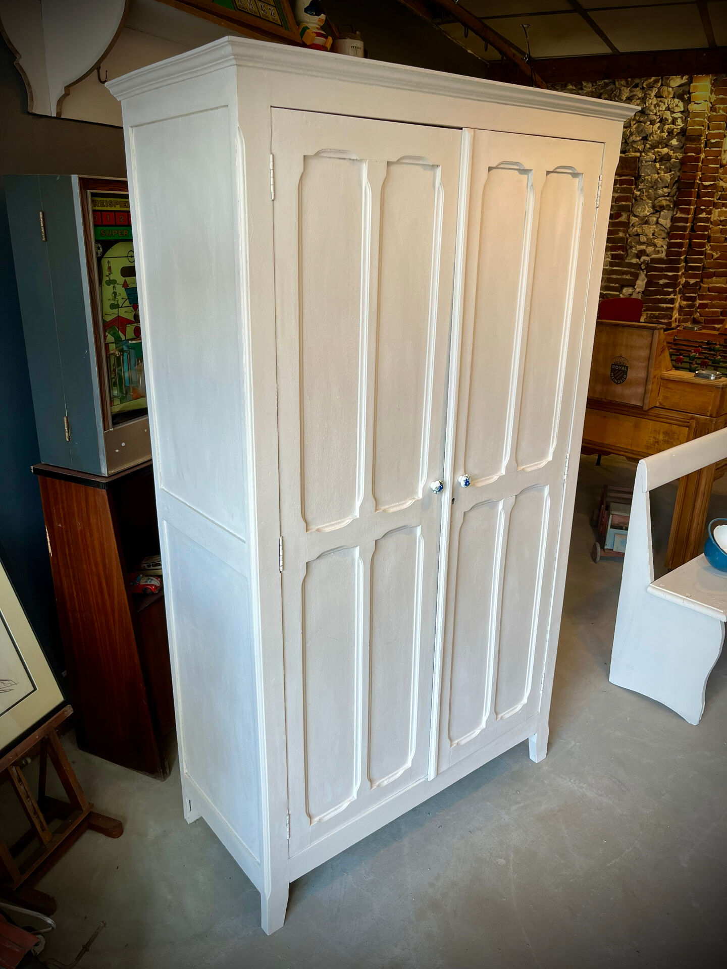Ancien armoire Parisienne