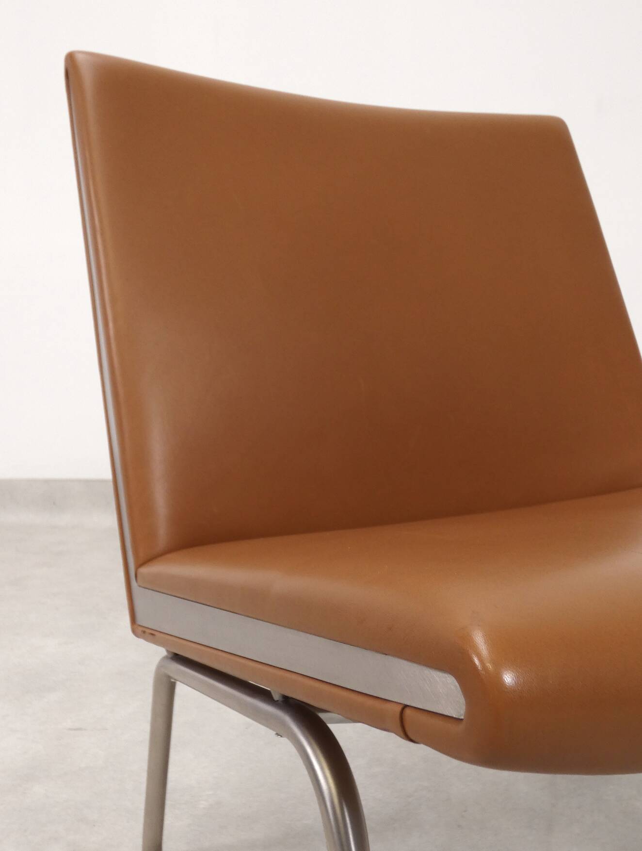 Airport lounge chair CH401 by Hans J. Wegner