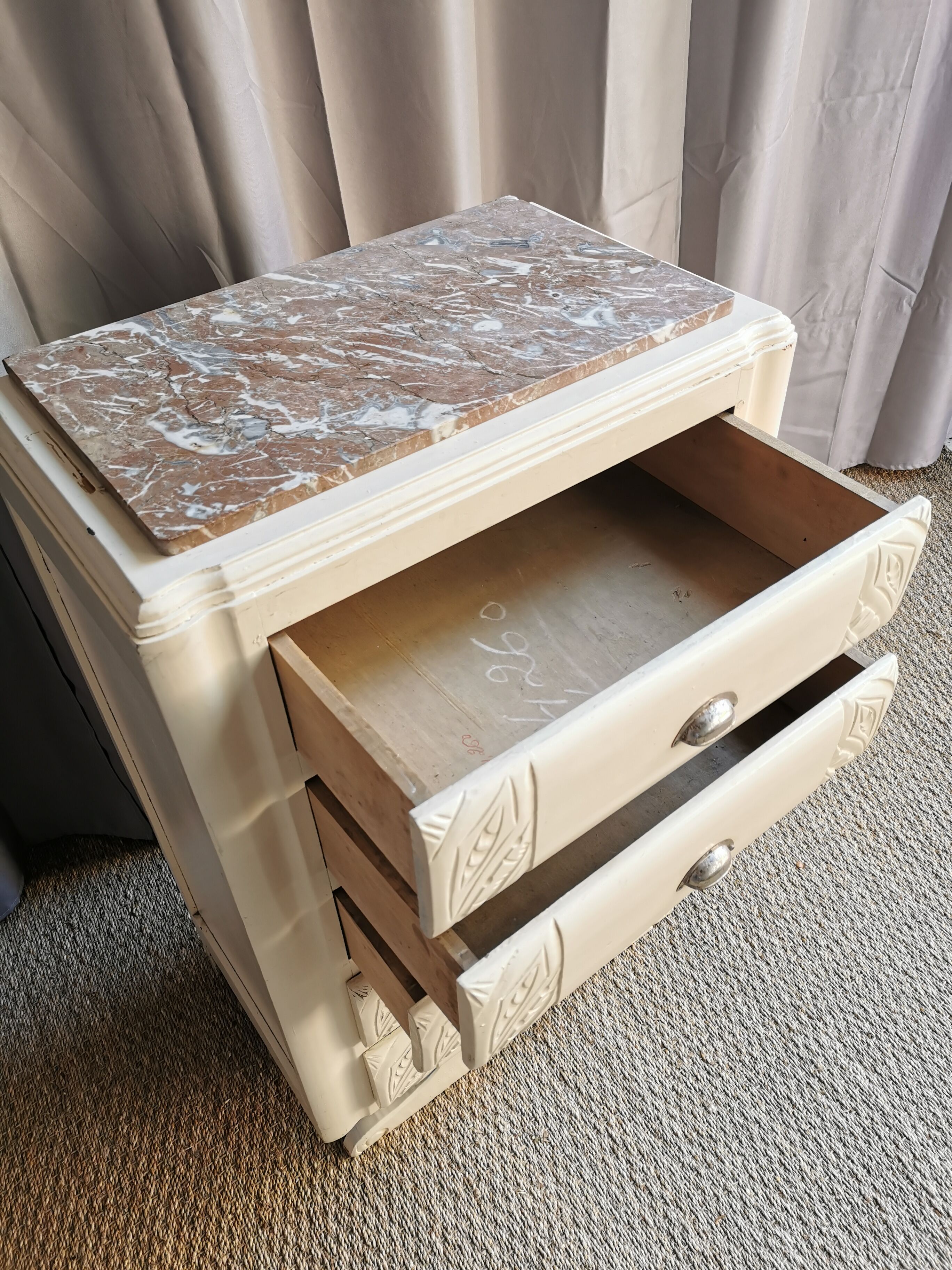 Chest of drawers vintage pietement "mustache"