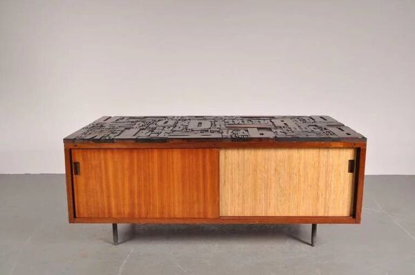 Buffet sur mesure des années 1950, Belgique