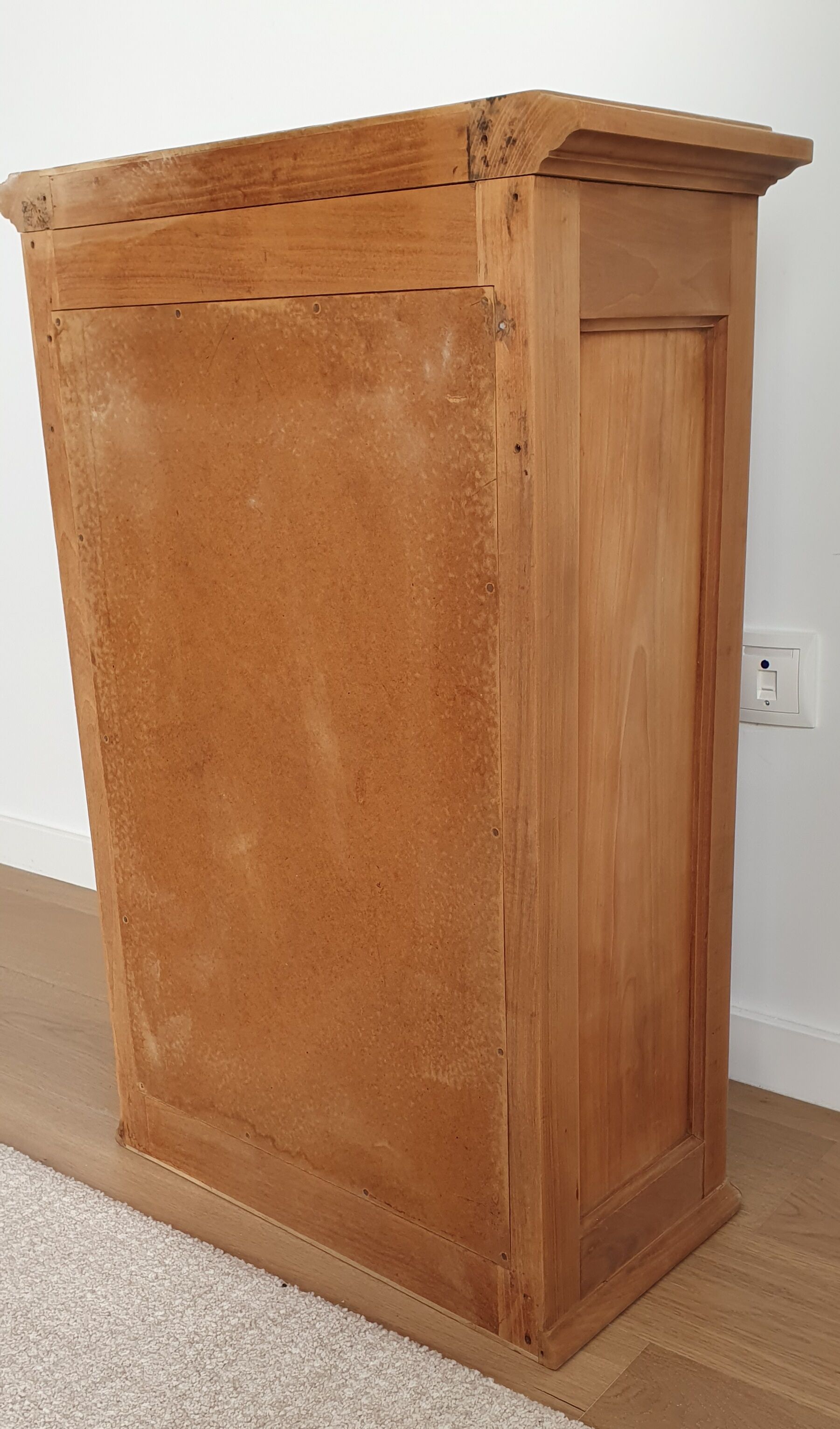 Wooden curtain cabinet