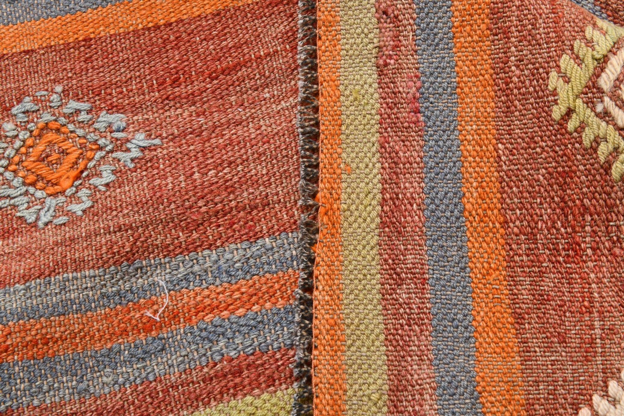 5x7 Tile Red & Grey Kilim Rug, Handwoven Vintage Kilim Rug, 140x221Cm