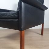 D500 armchair in black leather by Hans Olsen 1960