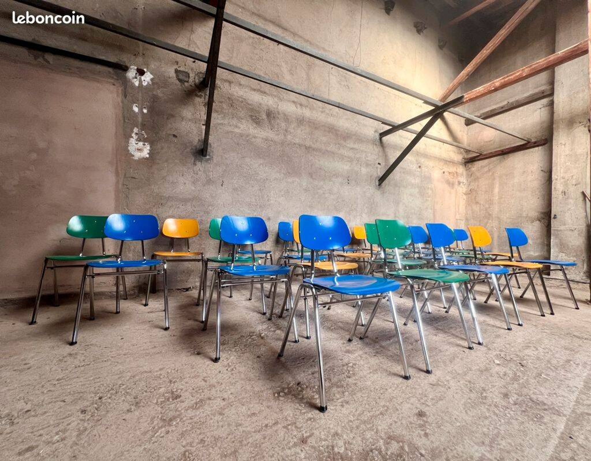 55 chaises d'école industrielles empilables, 1950