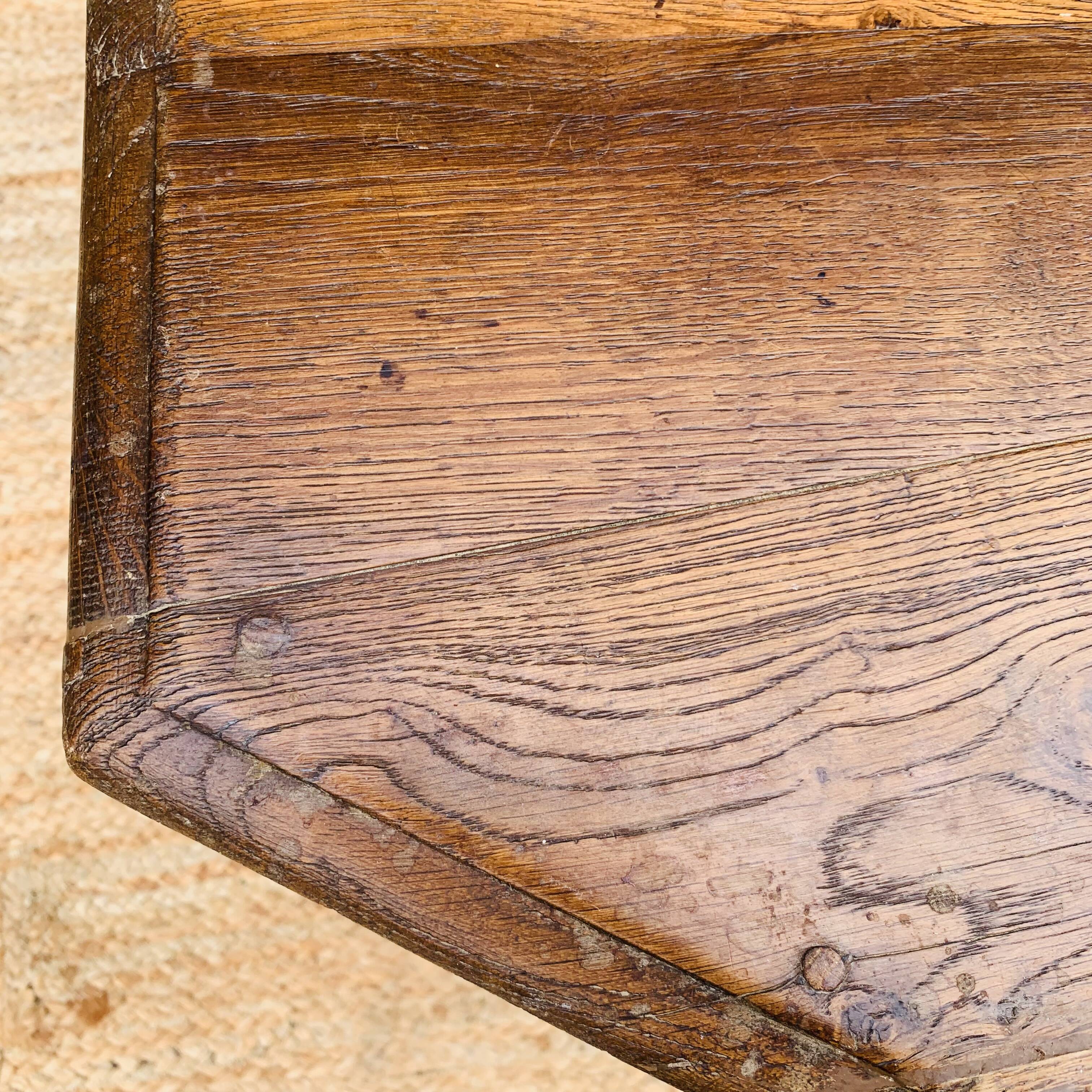 Sellette pentagonal en chêne