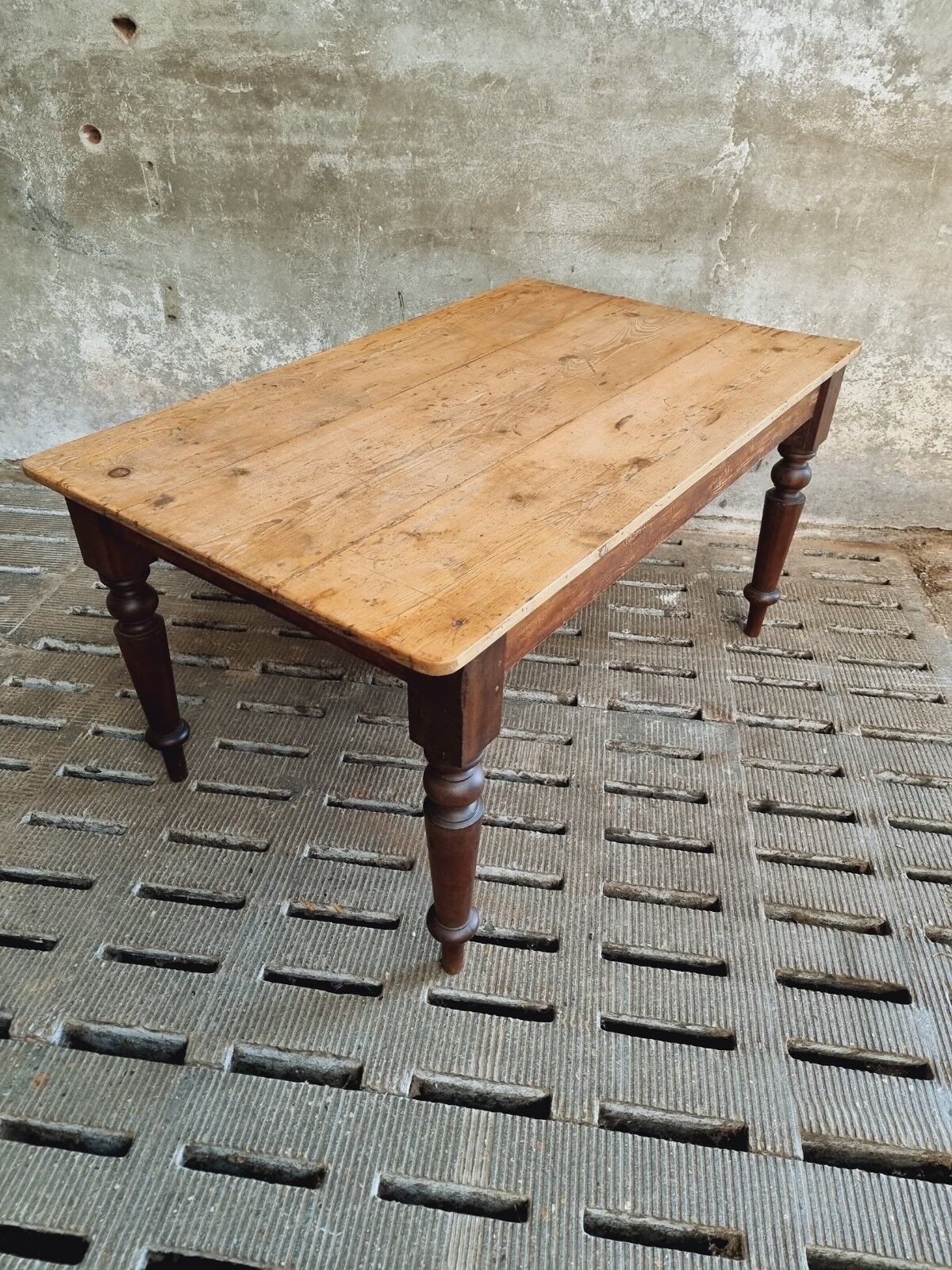 Antique dining table 92 x 154 cm