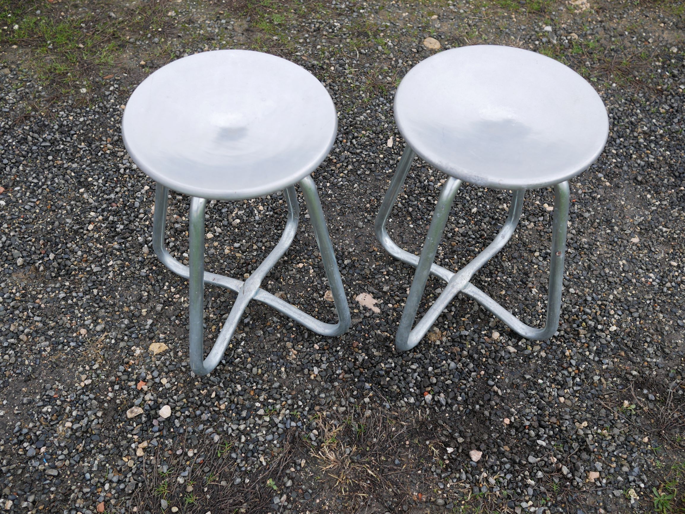 Paire de tabourets industriels