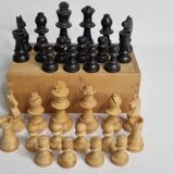 Antique Staunton Design Chess Set - Turned Wood Pieces (King 7cm)