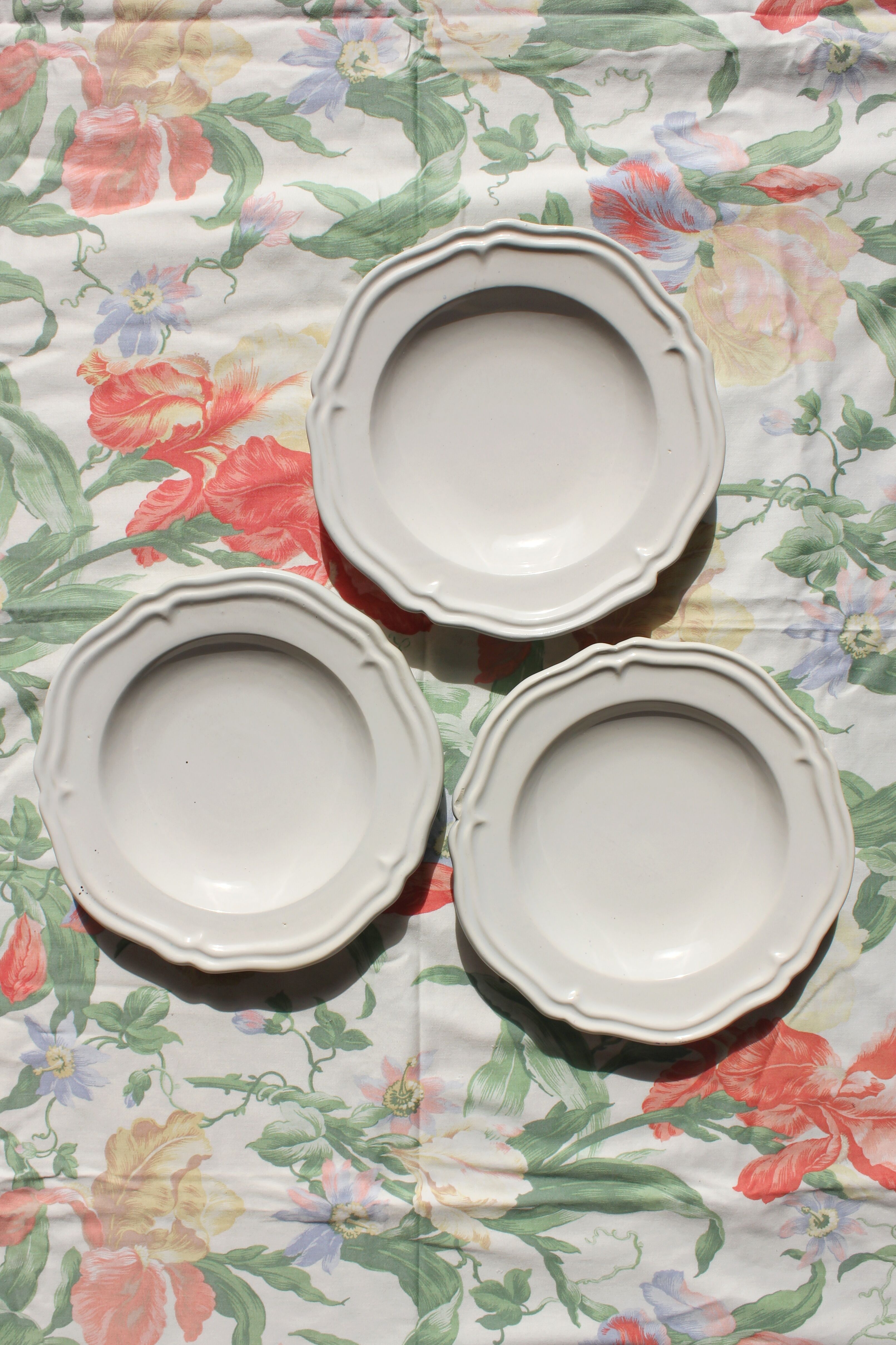 3 hollow white plates Cerenne Vallauris
