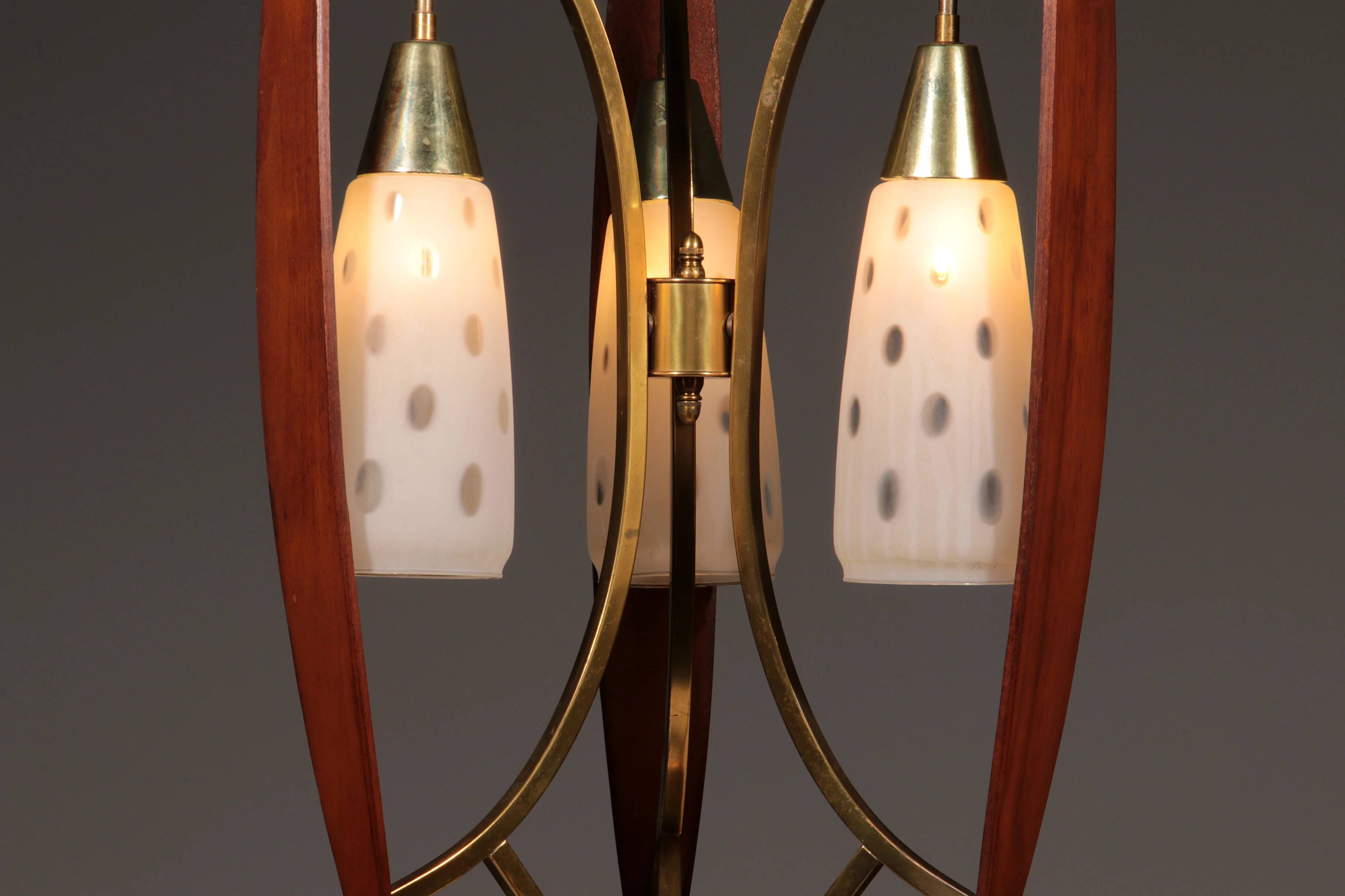 Biomorphic table lamp by Masjestic Lamp.Co USA walnut and brass 1960