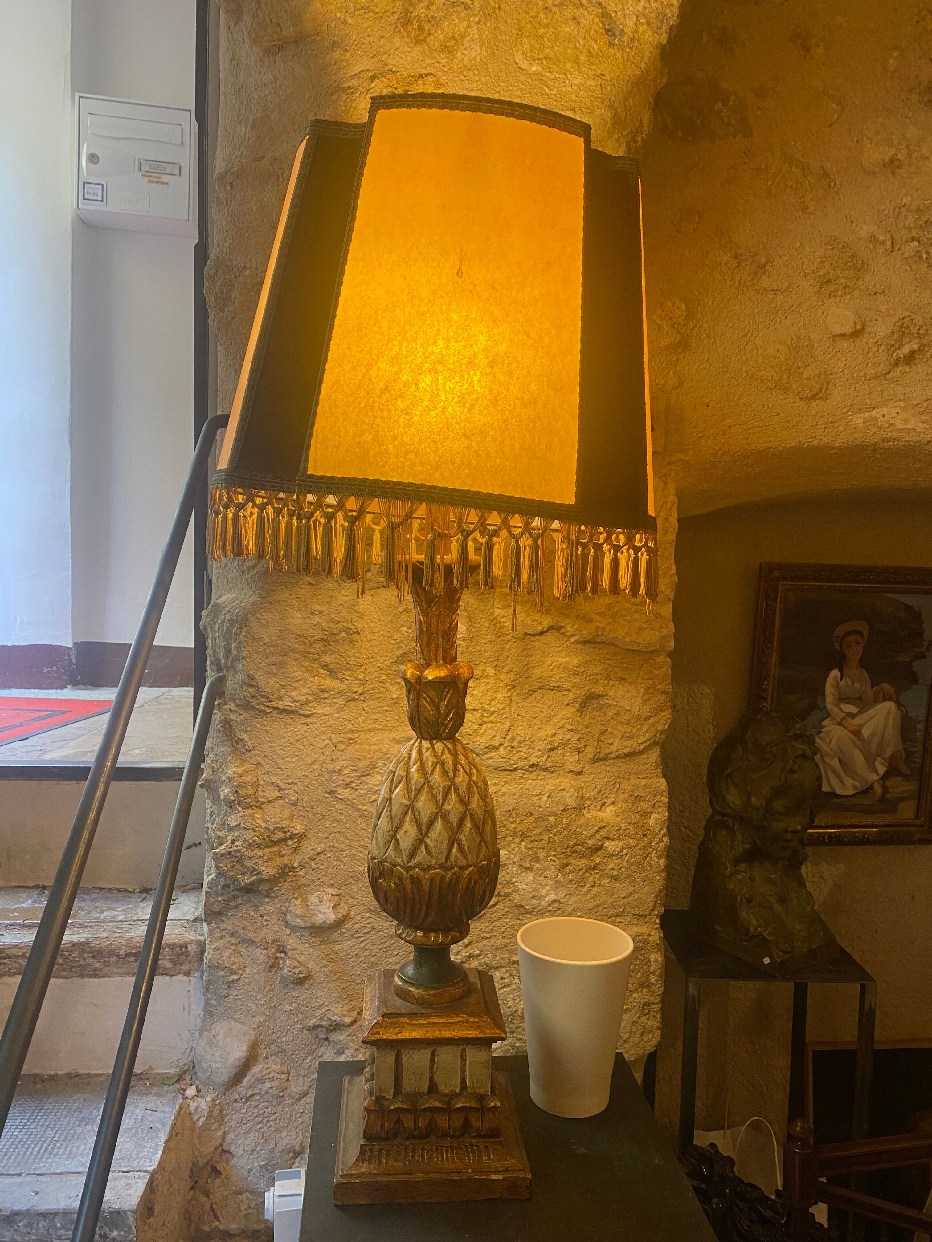 Pineapple lamp in gilded wood