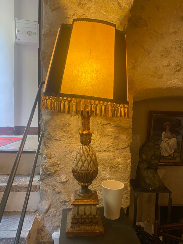 Lampe ananas en bois doré