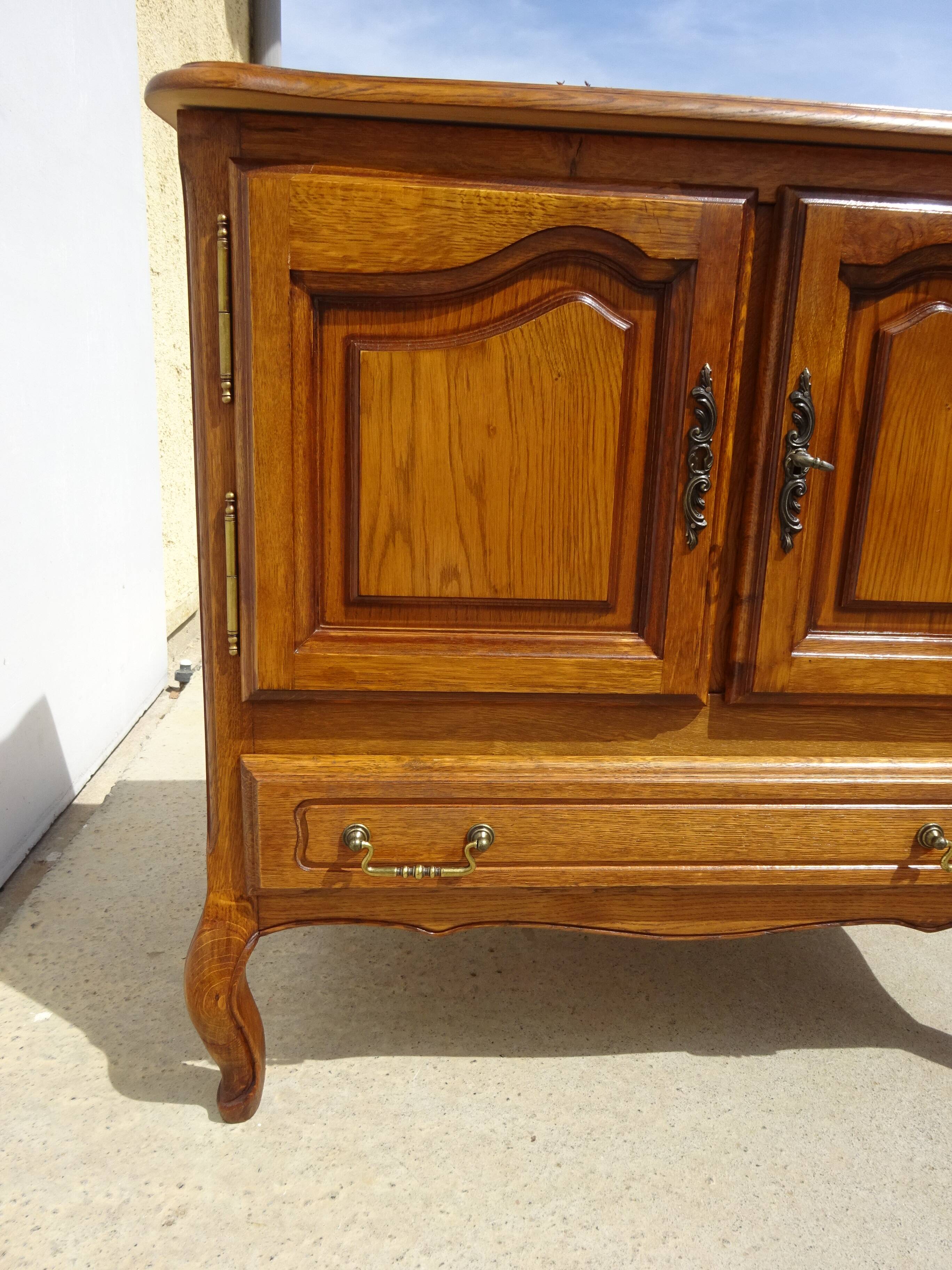 Small oak sideboard, rotating tray