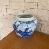 Delf earthenware pot