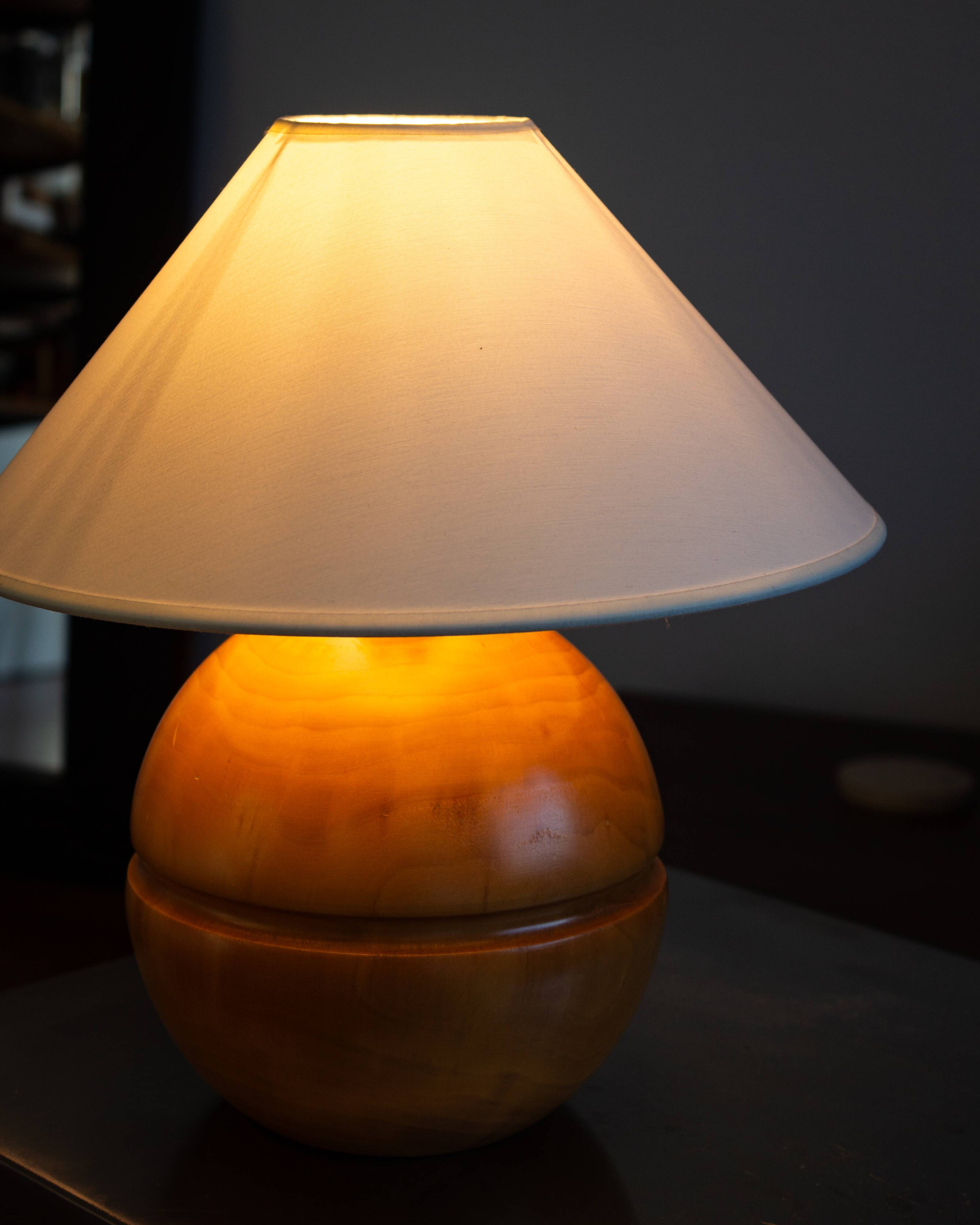 Pied de lampe boule en bois blond, Années 60/70