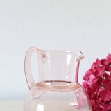 Pichet ancien en verre rose