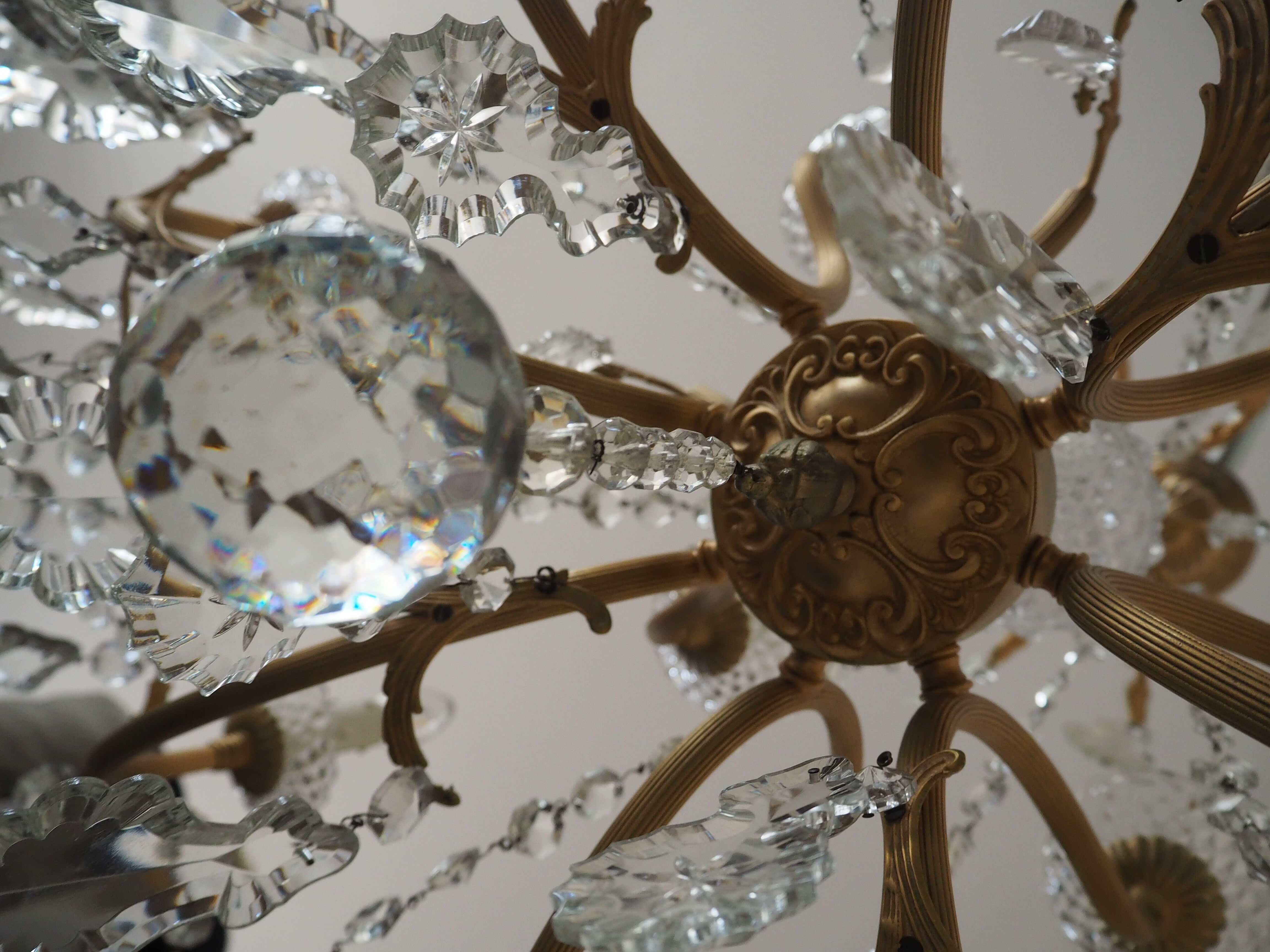 Chandelier 12 lamps with grapevines in crystal, bronze and regulated