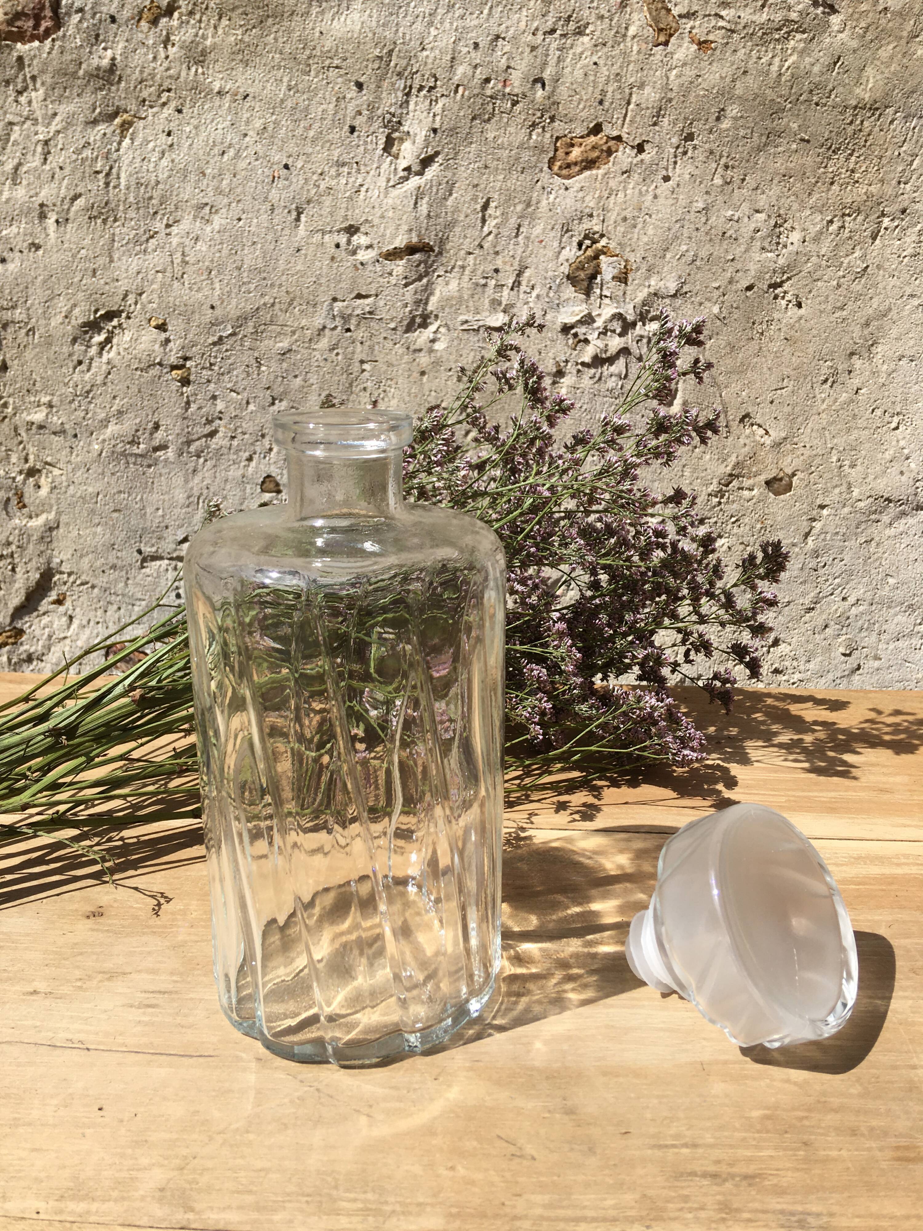 Round whiskey decanter