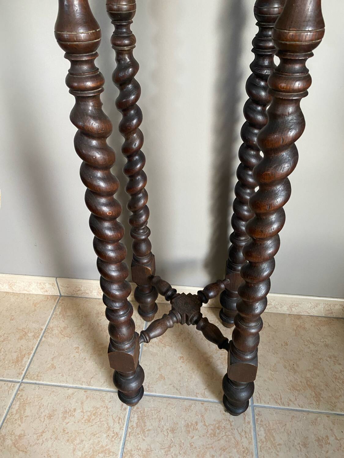 Louis XIII style pedestal table