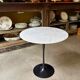 Table d'appoint, basse Eero Saarinen en marbre gris et pied tulipe noir ⌀ 51 cm