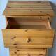 Commode chiffonnier vintage en bois massif pin avec 5 tiroirs
