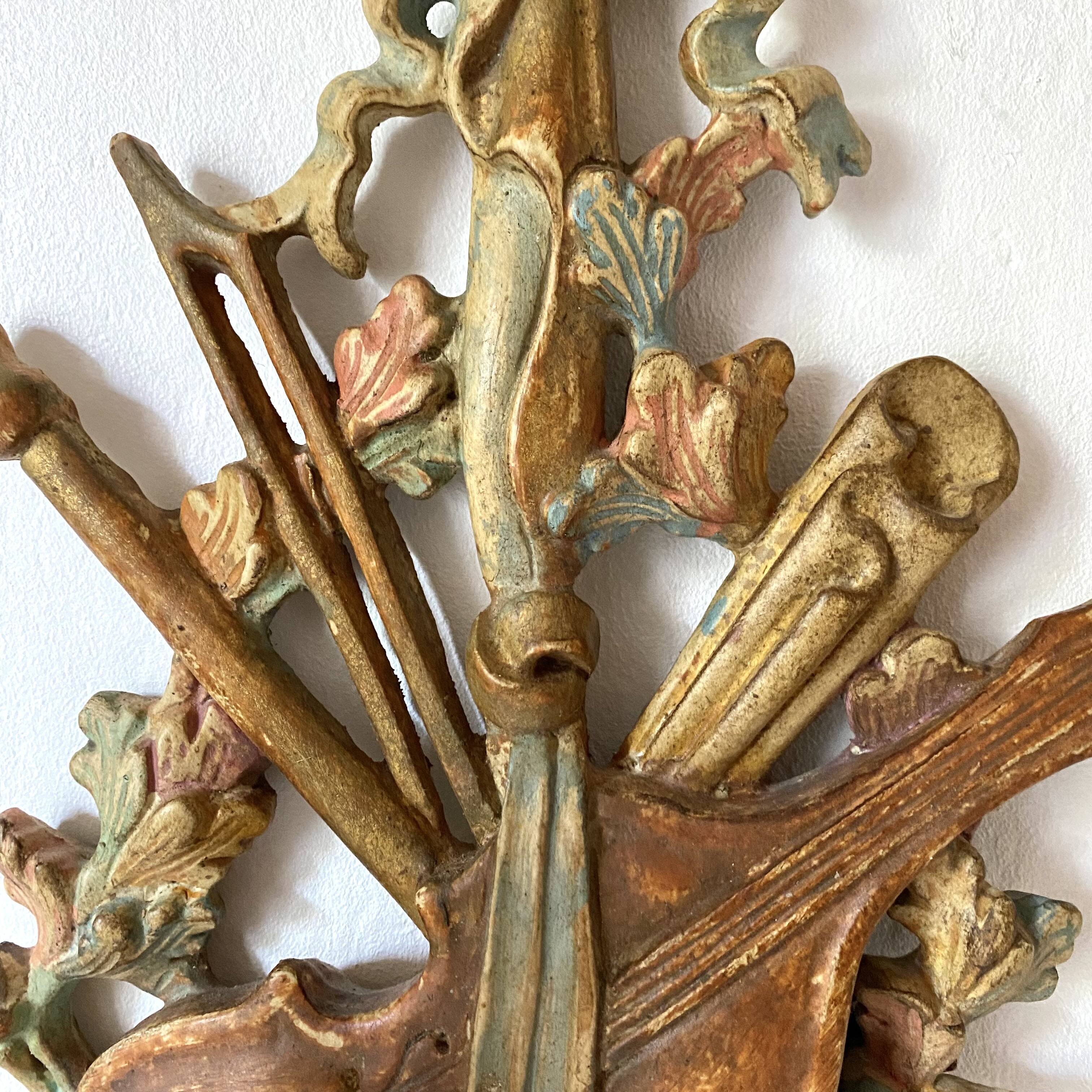 Applique style Louis XVI , instruments de musique,63 cm