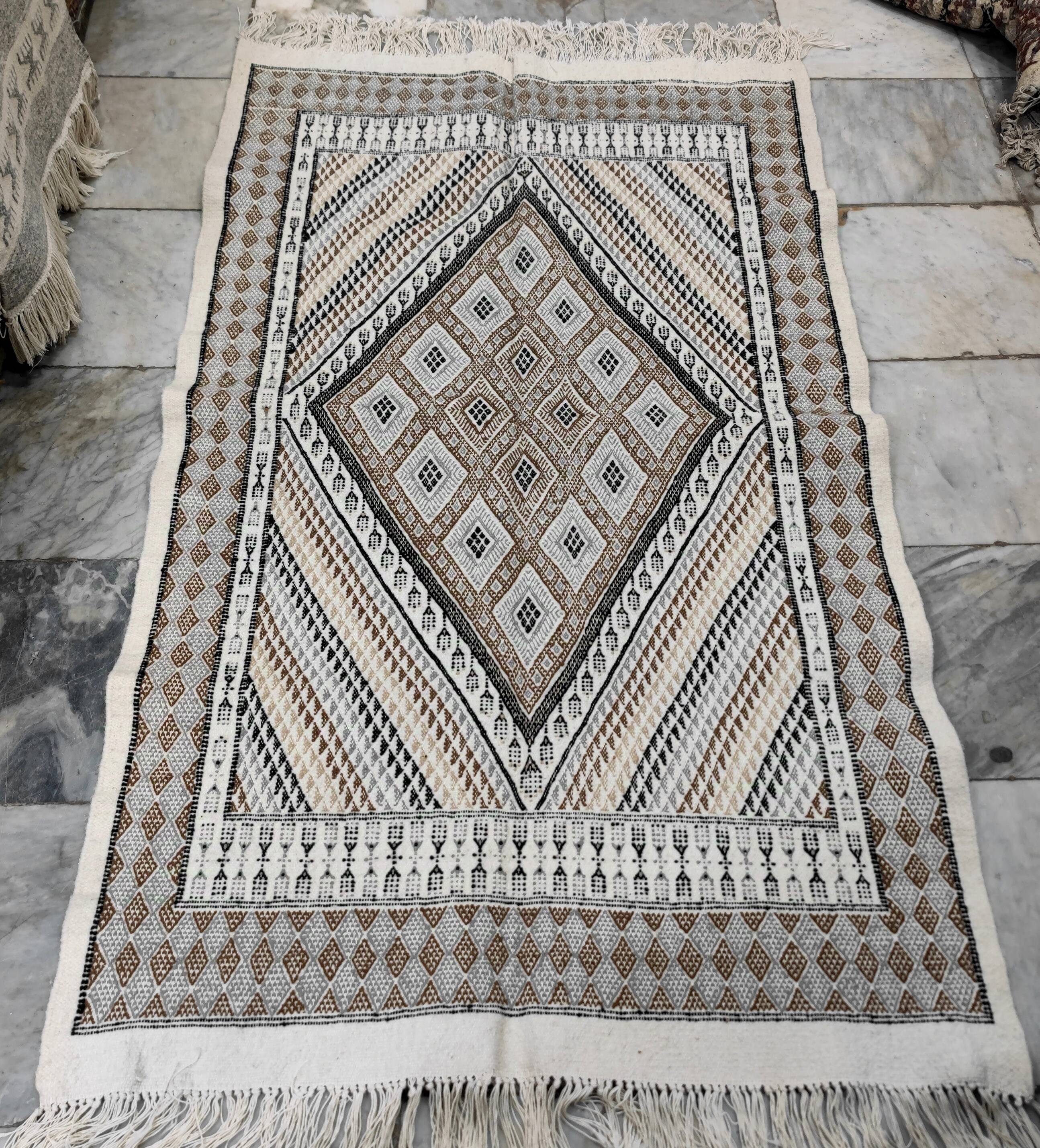 Hand-woven margoum rug in natural wool