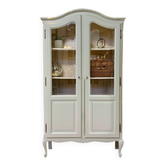 Vintage display case in Caiman green