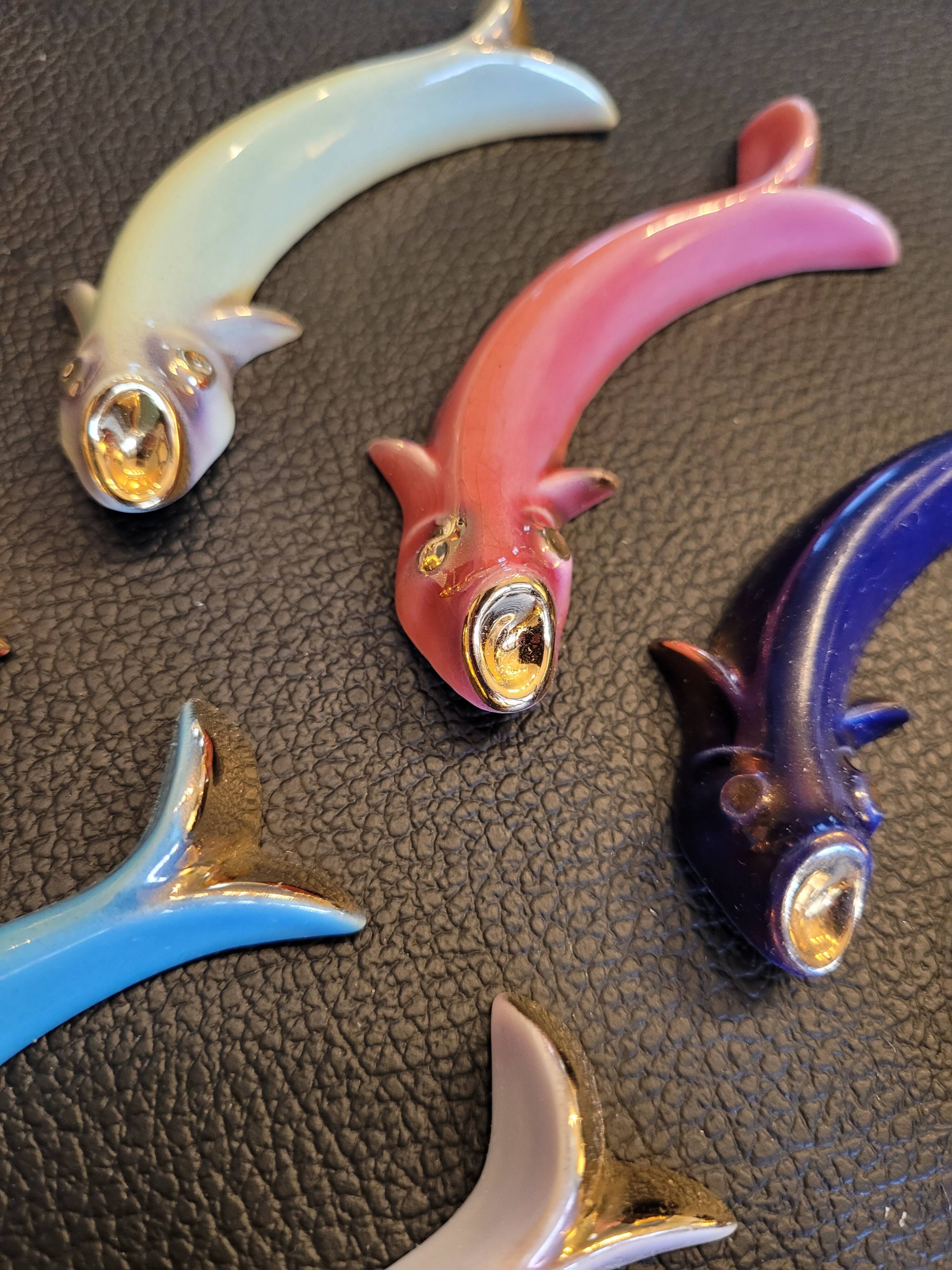 Porcelain fish knife holder