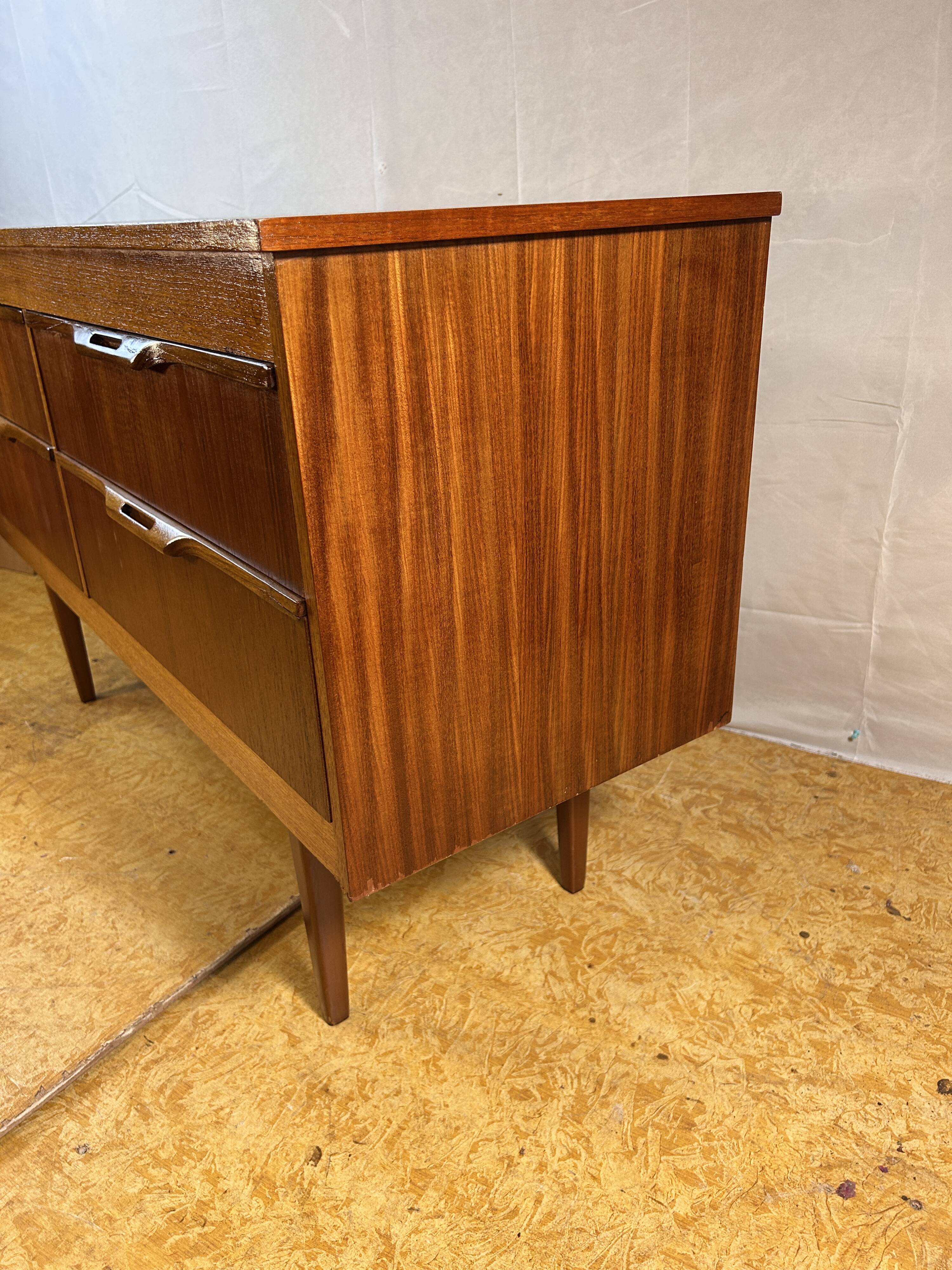 Buffet rétro vintage à quatre tiroirs en teck par Stonehill – 1960