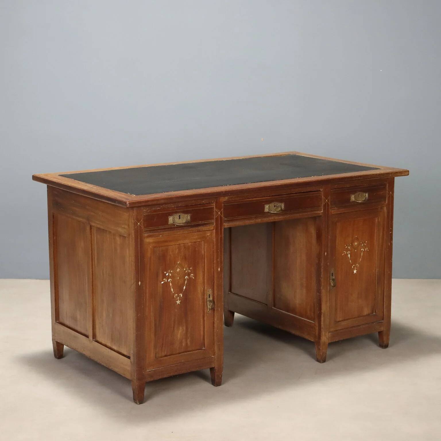 Bureau Liberty en acajou avec cuir et incrustations