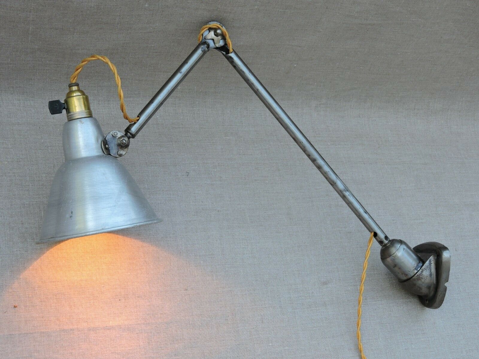 Vintage lamp applying Mazda small model workshop wall