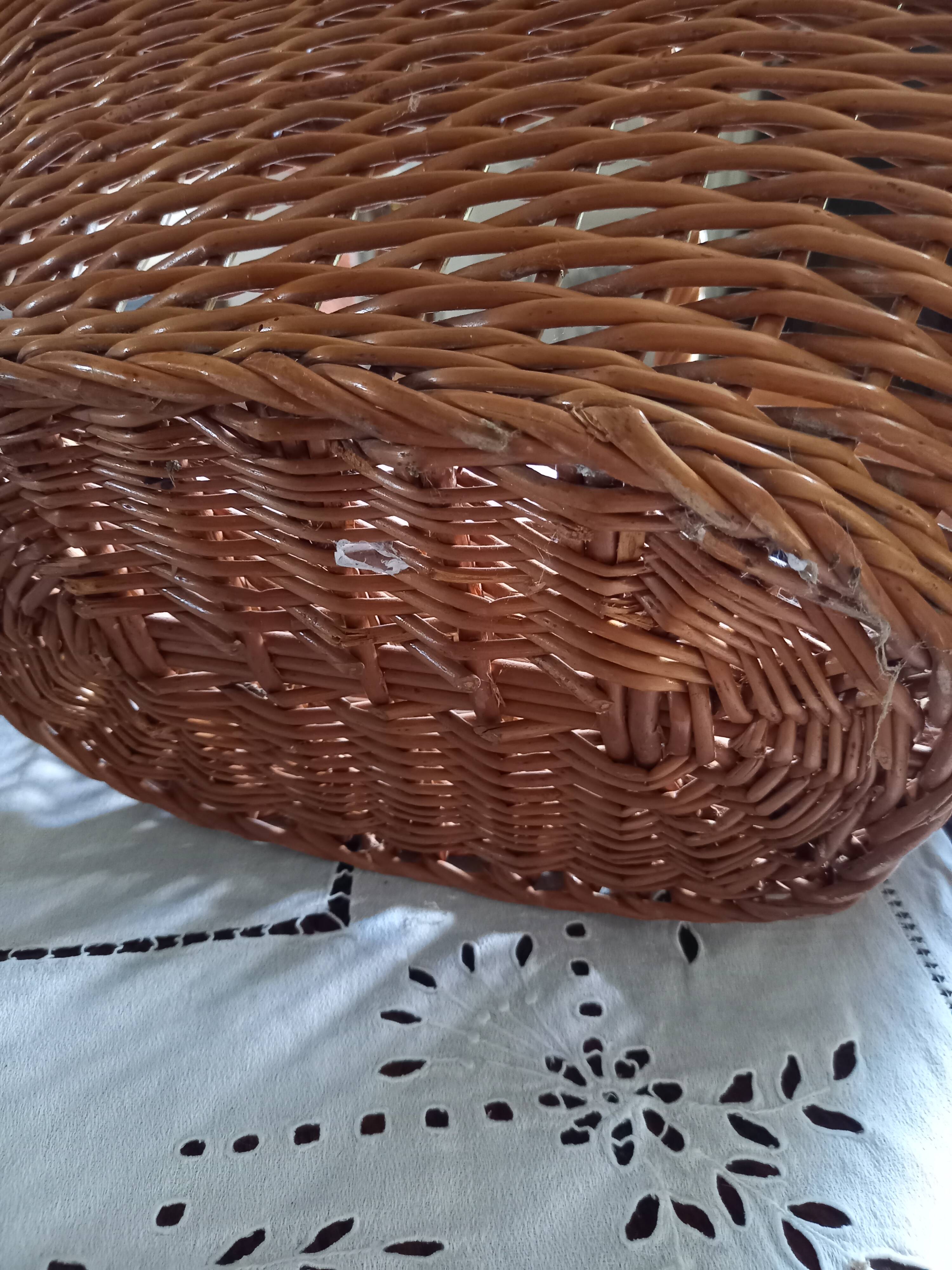 Woven wicker basket