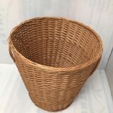 Round basket with wicker lid