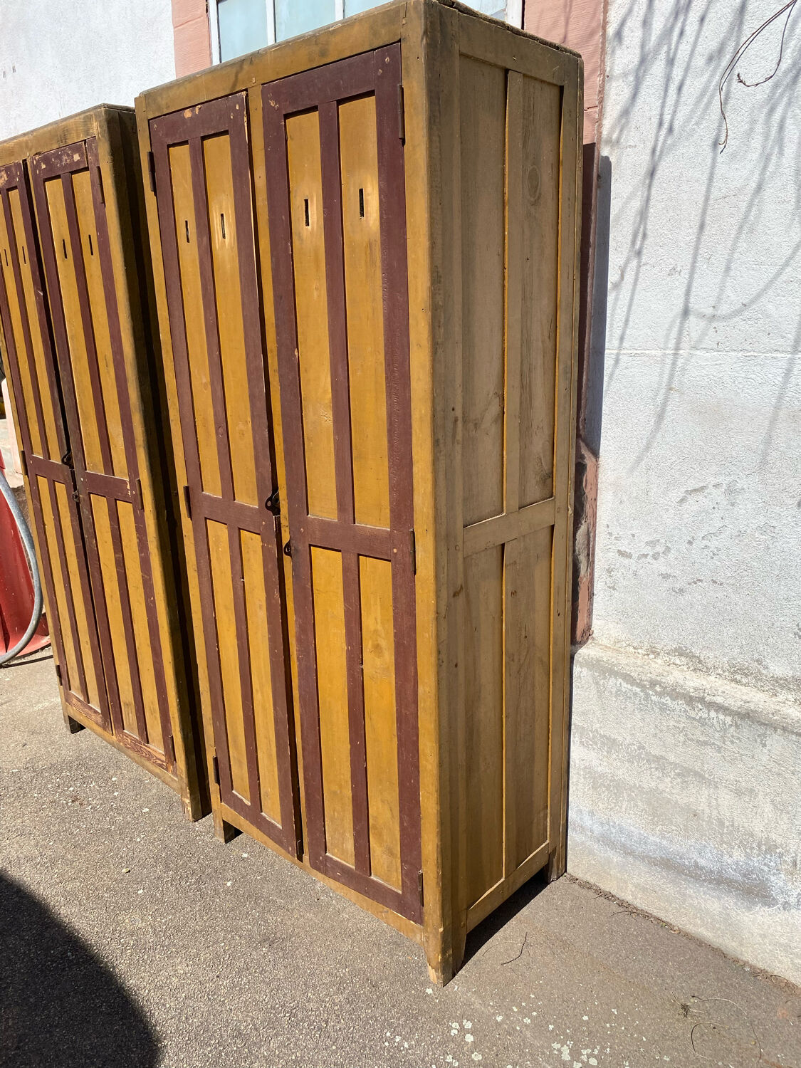 Paire de vestiaire d’usine bois